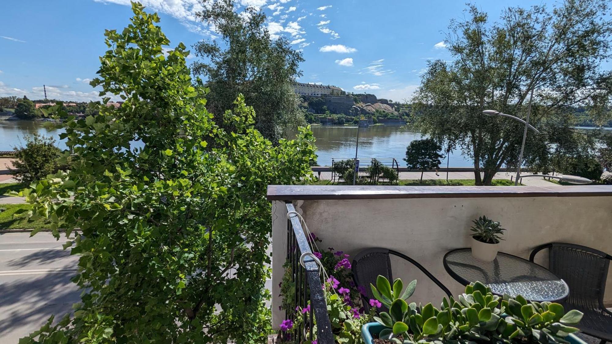 Center, Private Garage, Danube & Fortress, 3 Bdrm 2 Bath Novi Sad Luaran gambar